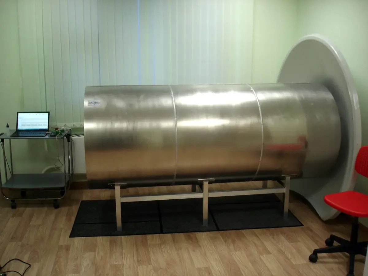 The horizontal BIG-G2pf Kozyrev mirror installation